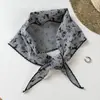 Pañuelo de seda triangular con estampado floral a rayas para mujer, accesorio diario estilo coreano, pañuelo para la cabeza, bufanda de seda artística de alta gama