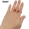 Wt-Rf008 Colgante Pequeño de Flor de Fresa Latón Incrustado Anillo Abierto Joyería Exquisita Diaria para Niñas