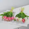 7 tulipanes artificiales agrupados con tallos de goma suave, arreglo floral de escritorio para el hogar estilo crema, flores decorativas para sala de estar
