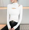 Camiseta Longa Preta com Rosca e Gola Alta Assimétrica, Design da Primavera Cedo Moderno e Versátil, Peça de Baixo da Moda