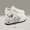 Zapatos de Malla Versátiles de Verano Nuevos para Estudiantes Gato Punta Redonda 2026 Transpirables Blancos Estilo Coreano Zapatos de Entrenamiento Alemanes para Mujer
