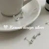 Pendientes ins de nicho Dongdaemun coreanos de plata de ley S925, pendientes de botón con cuentas de plata martillada texturizada, con un toque simple y sofisticado