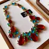 Set de pendientes redondos y collar vintage, cadena para la clavícula estilo palacio retro, joyería de lujo ligero de alta gama para mujer