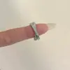Anel Minimalista de Tiras Cruzadas para Mulheres, Design de Nicho com Sensação de Luxo, Anel de Dedo Indicador Moderno e Versátil, Atacado