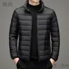 Etiqueta de corte de comercio exterior Abrigo de algodón de seda ligero para hombre Otoño e Invierno Casual Cálido Ultraligero Cuello Corto Abrigo de Algodón Abrigo