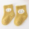 Meias de bebê grossas de veludo sintético de vison, novas para outono e inverno, antiderrapantes com pontinhos, de cano médio, para bebê, meias para chão de bebê, meias para recém-nascido