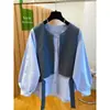 Blusas Camadas 2026 Início da Primavera Camisa com Design Patchwork Novo Estilo Colete de Terno Peça Dupla Branco e Azul Ombro a Ombro