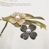 Diamante caliente perla flor de cuatro pétalos accesorios de joyería diy anillo para el cabello cuerda para el cabello material hecho a mano accesorios para el cabello pinza de agarre accesorios diy al por mayor