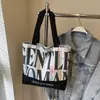 Bolsa de Lona Colorida com Letras de Grande Capacidade para Mulher, Nova Coleção Outono 2024, Bolsa de Ombro com Textura Casual