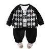 Roupa de Outono para Meninos Nova Estilosa Roupas Infantis para Bebês Primavera e Outono Casual Baseball Conjunto de Três Peças Moderno