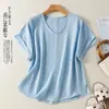 Foto real de la nueva camisa casual ligera 2026 con mangas dobladas para mujer, blusa minimalista de cuello en V, top holgado de manga corta
