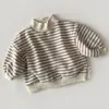 Sudadera de algodón a rayas estilo coreano para bebé y niño pequeño, con forro polar, cuello alto medio, unisex, corte holgado, manga larga