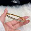 Pulsera de Acero Titanio Dorado de Lujo Ligero Nicho Sentido de Alta Gama Anillo Liso para Pareja Pulsera Pulsera Pulsera Joyería de Moda sin Color