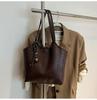 Bolso de hombro de gran capacidad para mujer 2025 invierno nuevo bolso de viaje versátil bolso de axila bolso tote popular de este año marea