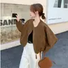 Jaqueta de camurça retrô Maillard marrom para mulheres, estilo curto, nova versão coreana do outono de 2026, jaqueta de gola redonda cool e estilosa