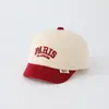Nueva gorra de béisbol de pana para niños, adecuada para edades de 2 a 6 años, gorra cálida con visera, moderno diseño color block, sombrero para niños al por mayor