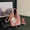 Bolsa de mão feminina transfronteiriça, nova coleção outono 2026, bolsa tipo balde moderna e fashion, bolsa de ombro e bolsa transversal versátil