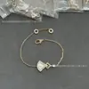 Pulsera Pequeña de Alto Nivel con Forma de Falda para Mujer, Oro Rosa de 18 Quilates, Nácar Blanco Natural, Collar Rojo con Forma de Abanico de Ágata, Pulsera Pequeña de Abanico