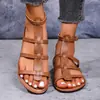 Sandalias de playa tejidas de dos tonos, de punta abierta, versátiles y elegantes, modelo nuevo 2026, diseño de hebilla moderno, sandalias planas ligeras