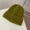 Chapéu de Lã Tricotado com Patch de Letra Estilo Coreano para Mulheres, Chapéu Pulôver de Inverno Que Faz o Rosto Parecer Menor, Chapéu Quente de Tricô com Letra que Protege as Orelhas