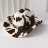 Gorra de Mezclilla Transfronteriza, Nuevo Estilo Otoño e Invierno, Moderna Gorra de Felpa con Patrón de Leche y Diseño de Cabeza de Vaca, Cálida y Versátil para el Uso Diario