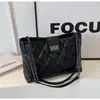 Bolso de cadena de rombos para mujer, gran capacidad, estilo nuevo 2026, bolso tote para el trabajo y el commute, bolso grande versátil de un solo hombro de alta gama