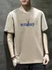 Camiseta Masculina Solta 2024 Nova de Manga Curta com Estampa de Letras Estilo Ins Tendência Camiseta de Meia Manga Verão Estilo Hong Kong