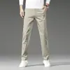 Novas Calças Casuais Elásticas para Homem 2026, Primavera e Verão, Calças Masculinas Slim Retas Off-White, Calças Masculinas Versáteis da Moda