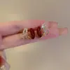 Pendientes Maillard de Alta Gama Color Rojo Ankora para Mujer Año Nuevo y Navidad Pendientes Elegantes Diseño de Nicho Otoño e Invierno