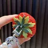 Chaveiro de Corrente com Pérolas de Morango Grande 3D Pingente de Bolsa de Morango Simulado Chaveiro de Carro Presente para Casal Venda por Atacado