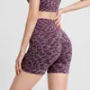 Conjunto de outfit de yoga dopamina con estampado de leopardo: hermoso top de yoga sin mangas con espalda descubierta y almohadillas en el pecho, shorts de yoga de cintura alta para control de abdomen, levantamiento de glúteos