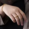 Anillo Sencillo de Estilo Japonés y Coreano Versátil Acero de Titanio Chapado en Oro de 18k Ins Distintivo Anillo Abierto de Rosa Anillo de Dedo Joyería para Mujeres