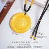 Tienda de Joyería Mismo Estilo Chapado en Oro Accesorios DIY Grande Relieve 3D Colgante Dios Amarillo de la Riqueza Collar de la Fortuna