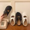 Chinelos fechados de bolinhas estilo retrô para mulheres, novo modelo de outono 2026, bico redondo, casuais, confortáveis, chinelos estilo preguiçoso Birkenstock