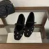 Zapatos de felpa de punta cuadrada para mujer, nuevo modelo de invierno con pedrería, aumento interno de altura, zapatos Mary Jane, zapatos peludos para ir al trabajo