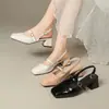 Sandálias quadradas abertas atrás estilo francês para mulheres, novo modelo de verão 2026, estilo fada suave, sapatos Mary Jane com salto grosso