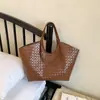 Bolso Tote Retro Tejido de Gran Capacidad Transfronterizo para Mujer Verano 2026 Nuevo Bolso de Hombro Único de Alta Gama para el Trabajo