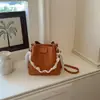 Bolso tipo cubo de alta apariencia 2026 Verano Nuevo de Moda Bolso Cruzado de Cadena Nicho Estilo Relajado Bolso de Mano de Color Sólido