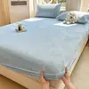 Faldón de Cama de Leche Tallado Suave Agradable a la Piel Cálido Cubierta de Cama para Dormitorio de Invierno Antideslizante Seguro Fácil de Cuidar Simple Versátil