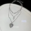 Collar de Perlas de Tres Capas con Colgante en Forma de Corazón, Moderno y Versátil, Cadena de Clavícula con Personalidad Nicho, Lujo Ligero, Sensación de Alta Gama, Joyería Elegante