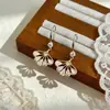 Moda Primavera y Verano Exquisitos Ganchos para Oreja Hoja de Ginkgo Ojo de Gato, Lujo Ligero, Gama Alta, Pendientes Sencillos, Accesorios para Oreja Elegantes y Personalizados
