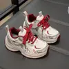 Tênis infantis sapatos de menino 2025 primavera novo estilo crianças médias e grandes sapatos casuais de malha tênis de corrida sapatos de papai de menina