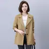 Trench Coat Casual Petite 2026 Outono Novo Solto Comprimento Médio Mãe de Meia-Idade Emagrecedor Redutor de Idade Peça de Roupa Externa