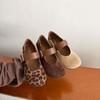 Outono 2025 Novo Confortável Estampa de Leopardo Couro Macio Sapatos Mary Jane para Mulheres Versátil Sola Macia Retrô Tira Boca Rasa Sapatos Solteiros