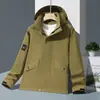 Chaqueta de Montañismo con Capucha Cortavientos de Mismo Estilo para Pareja Primavera y Otoño Tela Impermeable Resistente a los Arañazos Desgastable Deportes al Aire Libre