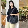 Bolso de hombro nuevo de gran capacidad 2026, versátil para el trabajo, adecuado para que los estudiantes lo usen en clase, bolso vaquero retro estilo coreano para mujer
