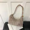 Bolsa de Pelúcia Fashion Outono e Inverno Nova Bolsa Feminina Grande Capacidade Simples Bolsa de Axila Estilo Popular de Celebridade da Internet Bolsa de Ombro