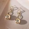 Pendientes Cruzados Europeos y Americanos de Aleación Perla Geométricos Metálicos Pendientes de Temperamento Femenino Diseño de Nicho Pendientes Versátiles para Mujer
