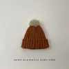 Gorro de Lana para Niños Otoño e Invierno Cálido y a Prueba de Frío Engrosado Lindo Bola de Pelo Gorro de Punto Jersey para Hombres y Mujeres Gorro con Protección para Orejas de Bebé Moderno