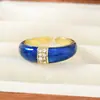 Anillo de Esmalte con Pedrería Estilo Vintage, Disponible en Múltiples Colores, Anillo Chapado en Oro, Anillo Versátil de Dedo Índice de Lujo Ligero de Nicho